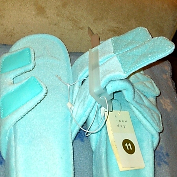 a•new day Shoes/sandals/slippers Sz 11 NWT. - Picture 9 of 12